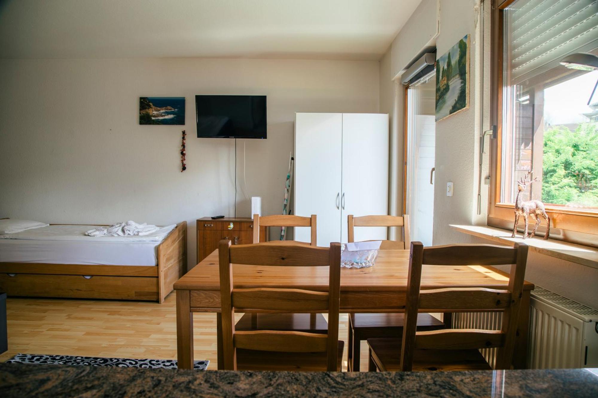 Between Lakes Apartments - 58 Interlaken Room photo